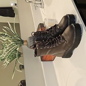 Platform matte brown boots